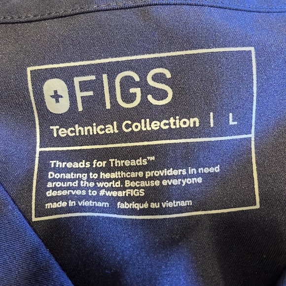 Scrub Top - FIGS Leon Three-Pocket Scrub Top - Picture 5 of 5